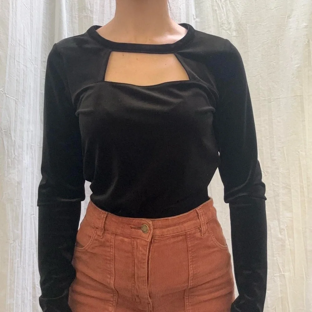 Velvet Cut Out Peephole‎ Keyhole Chest Long Sleeve Top New With Tags NWT goth